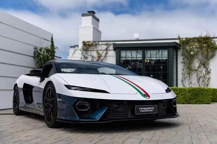 Chi tiết kính chắn gió và cửa xe Lamborghini