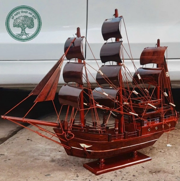 Mô hình thuyền buồm bằng gỗ