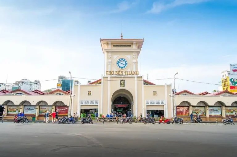 Bí Quyết Vẽ Chợ Bến Thành Chi Tiết: Từ Phác Thảo Đến Hoàn Thiện