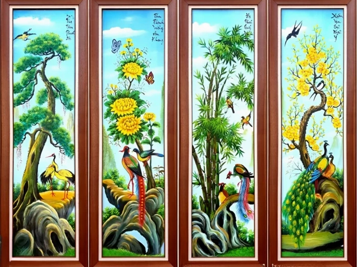 Hậu cảnh với tranh cành đào