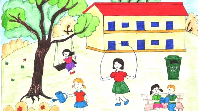 Khung cảnh sân trường rợp bóng cây với những giờ hoạt động ngoại khóa sôi nổi.