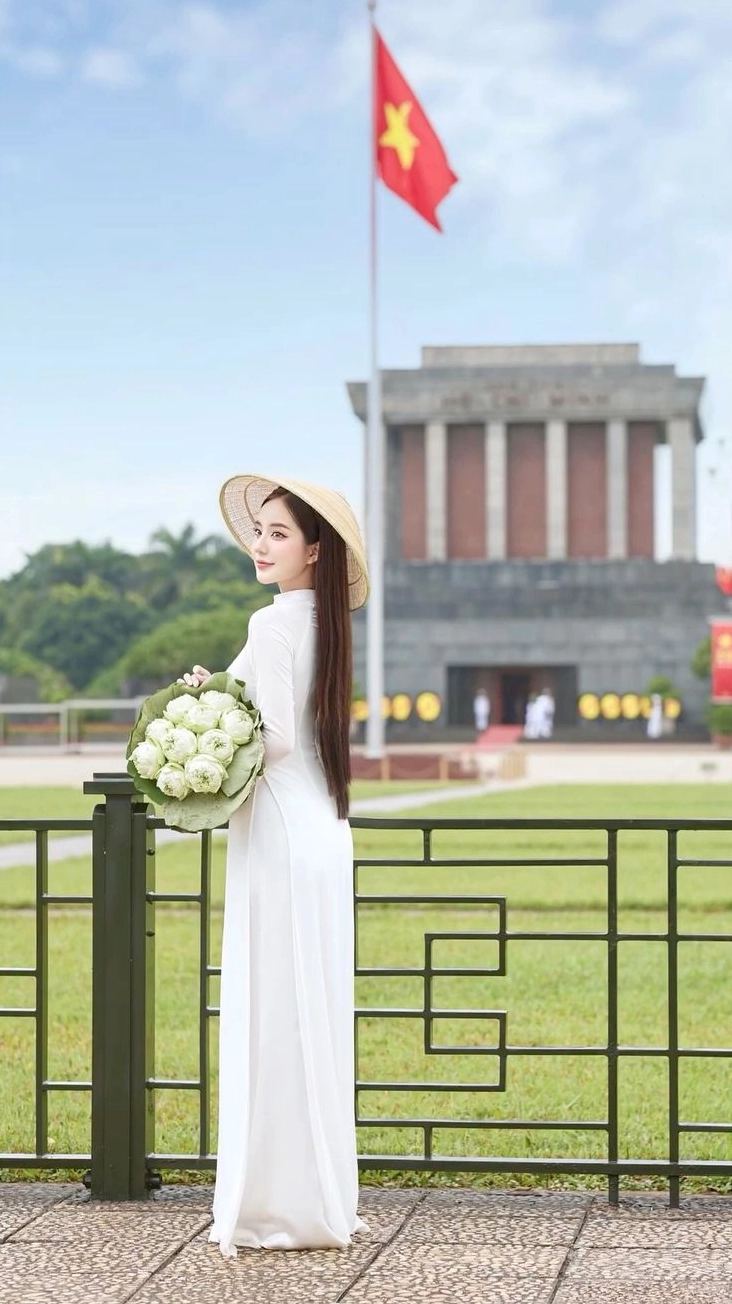 Minh họa cách vẽ dáng người anime nữ đứng thẳng