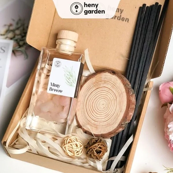 Tinh dầu cắm que hương thơm dễ chịu tặng thầy cô giáo ngày 20/11