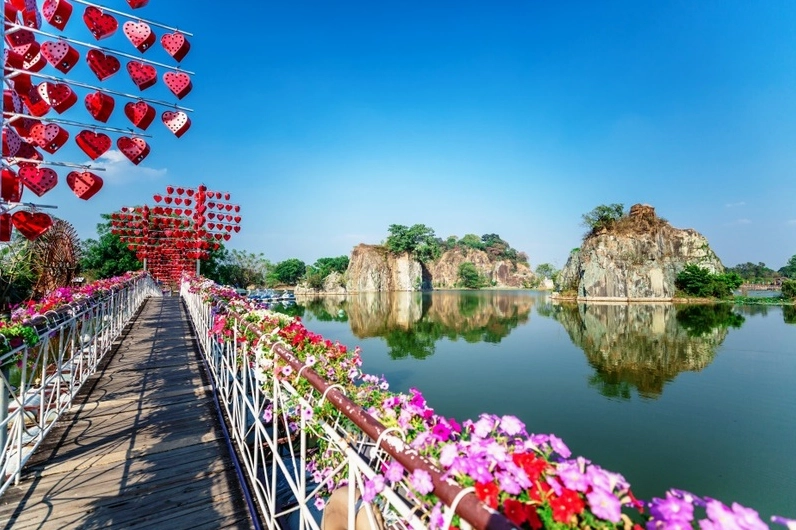 Toàn cảnh khu vực chính điện Văn Miếu Trấn Biên