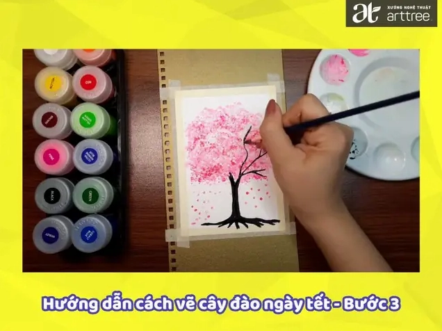 Vẽ chi tiết cành và hoa đào trên cây