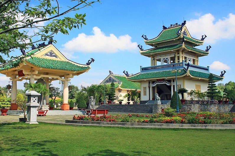 Vẻ đẹp cổ kính của Văn Miếu Trấn Biên dưới ánh nắng